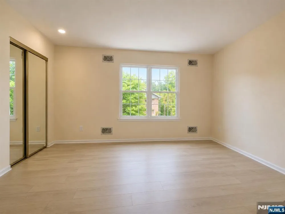 756 Charles Fort Lee, NJ 07024