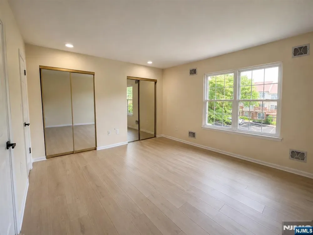 756 Charles Fort Lee, NJ 07024