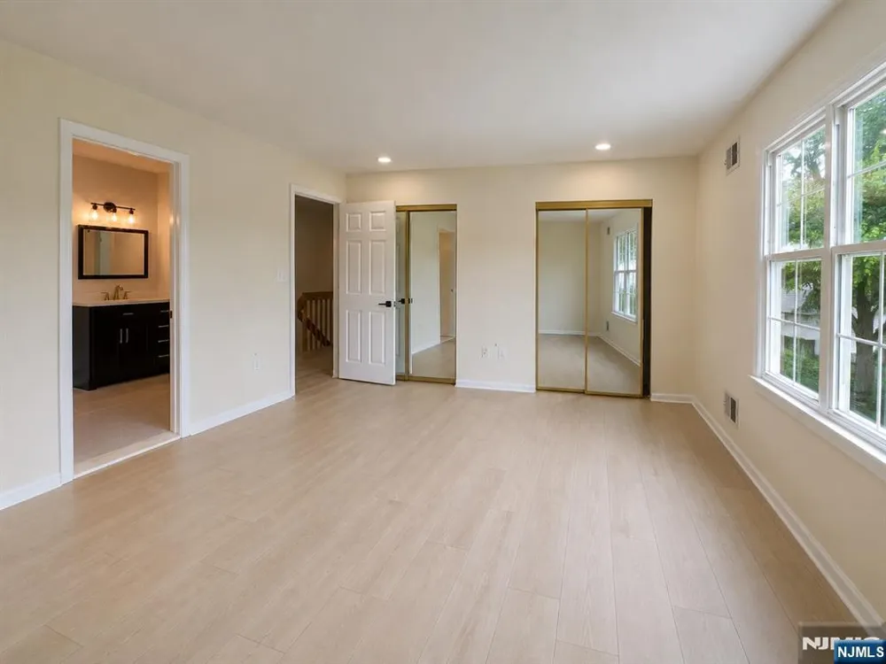 756 Charles Fort Lee, NJ 07024