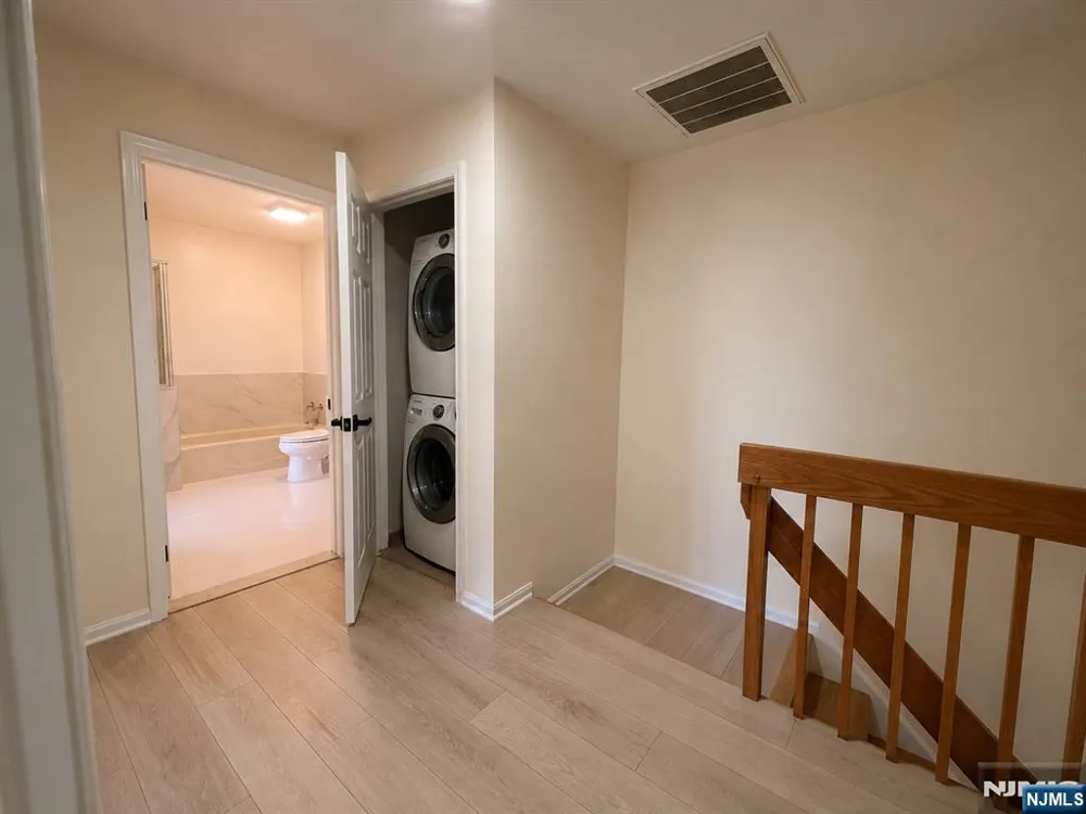 756 Charles Fort Lee, NJ 07024