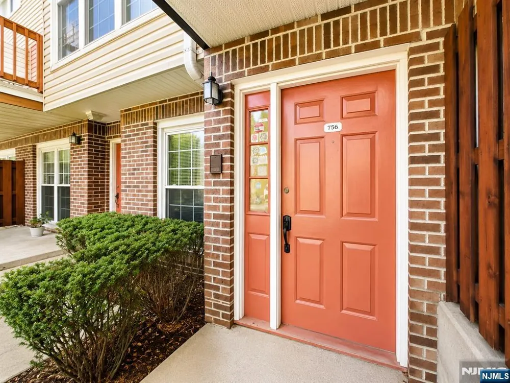 756 Charles Fort Lee, NJ 07024