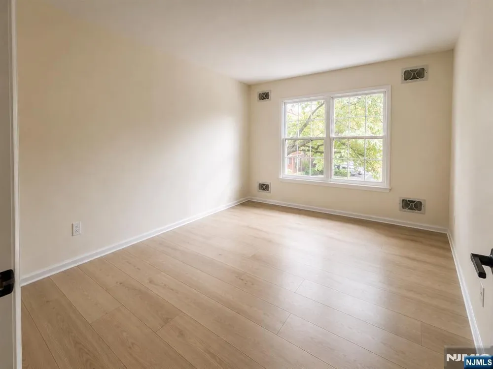 756 Charles Fort Lee, NJ 07024