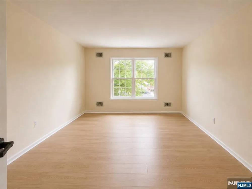 756 Charles Fort Lee, NJ 07024