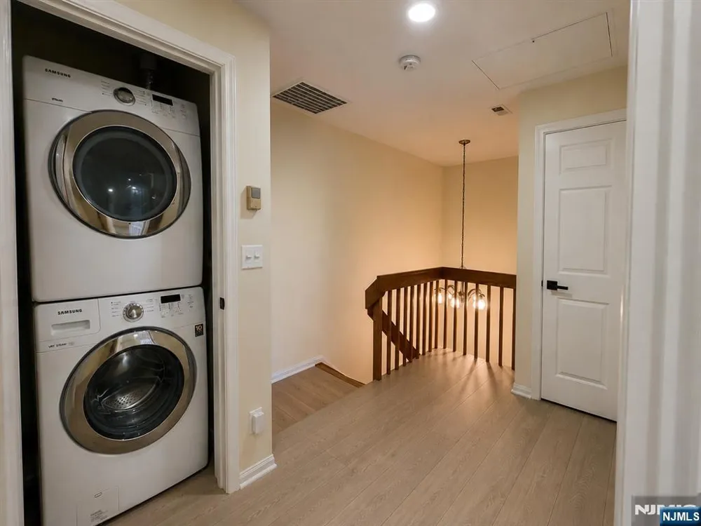 756 Charles Fort Lee, NJ 07024