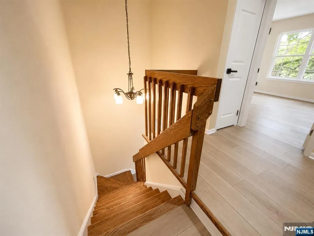 756 Charles Fort Lee, NJ 07024