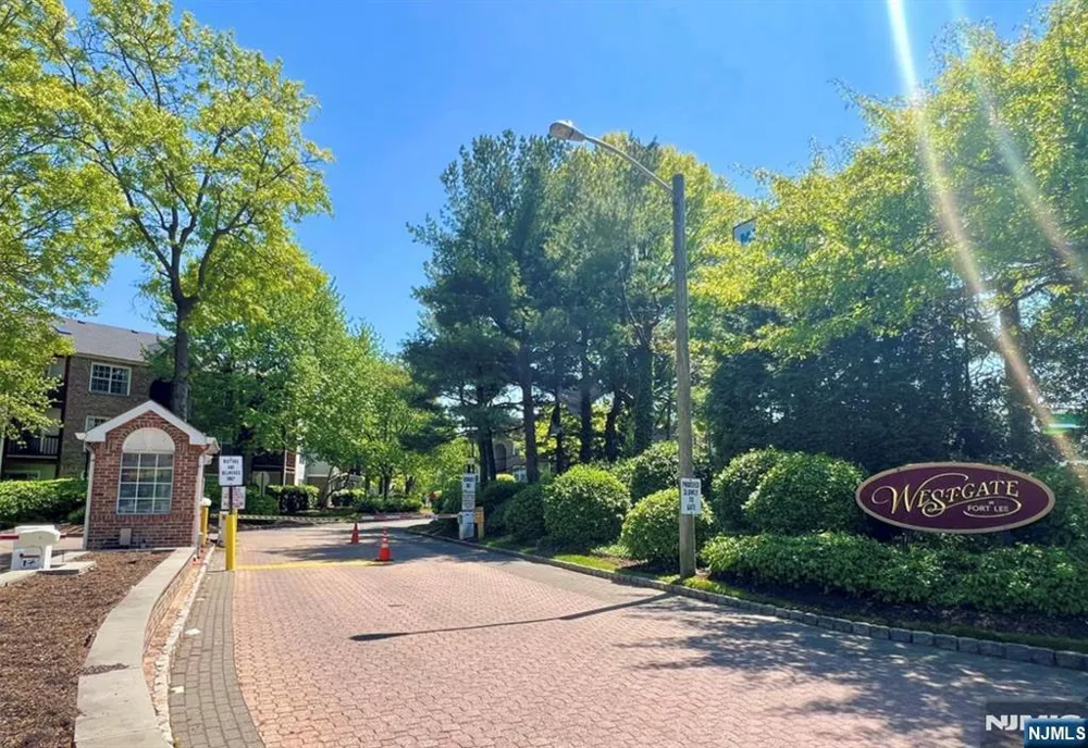 756 Charles Fort Lee, NJ 07024