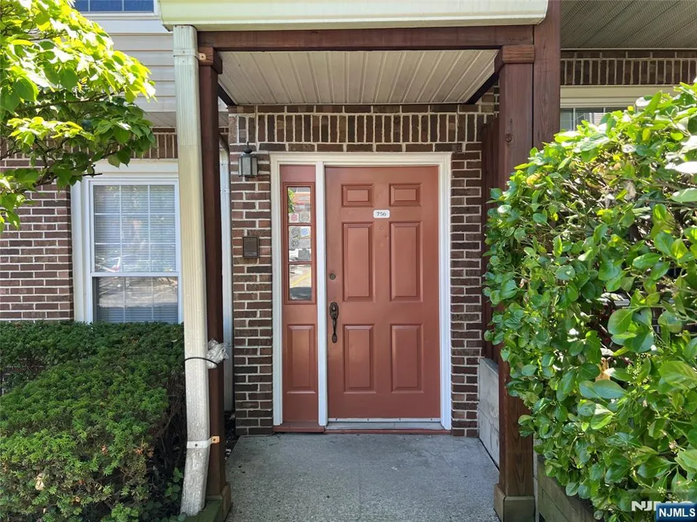 756 Charles Fort Lee, NJ 07024