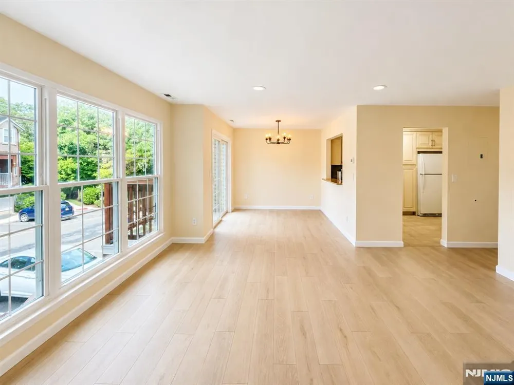 756 Charles Fort Lee, NJ 07024