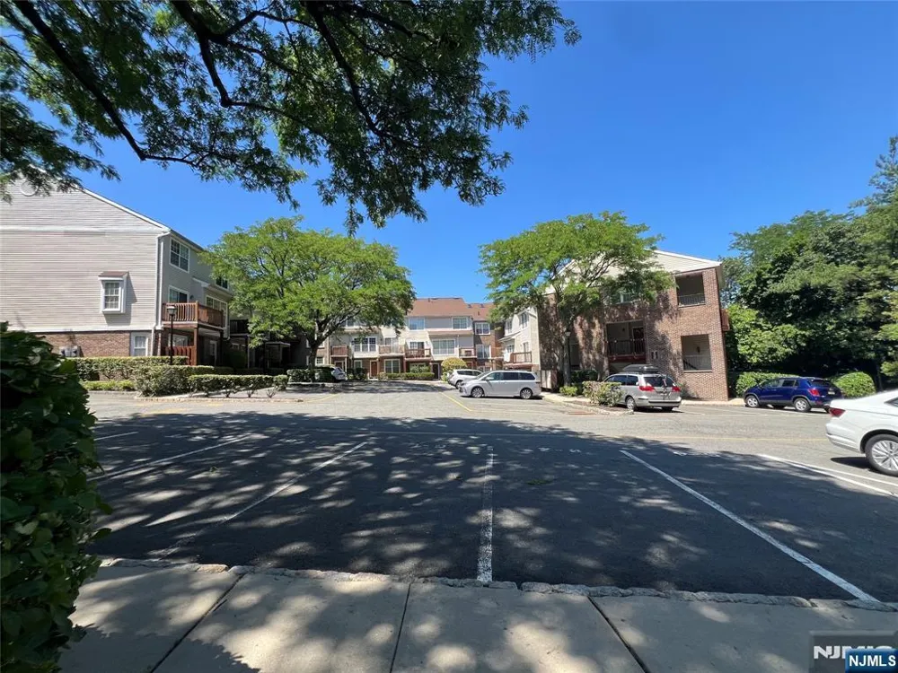 756 Charles Fort Lee, NJ 07024