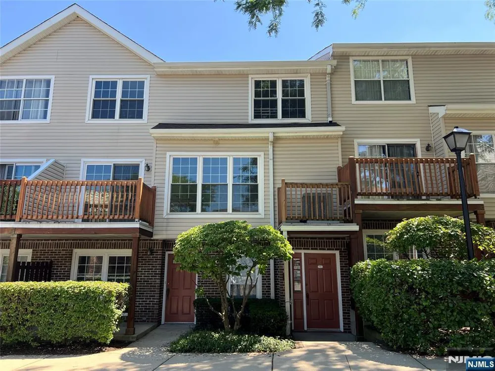 756 Charles Fort Lee, NJ 07024