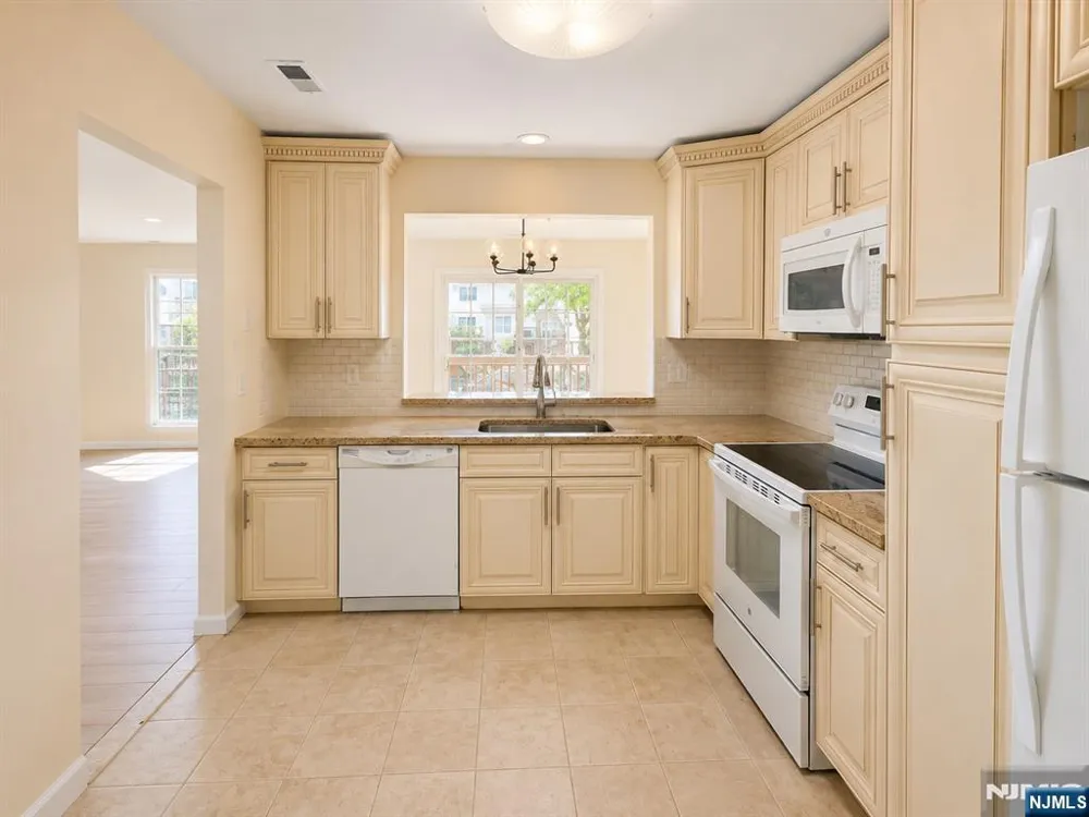 756 Charles Fort Lee, NJ 07024