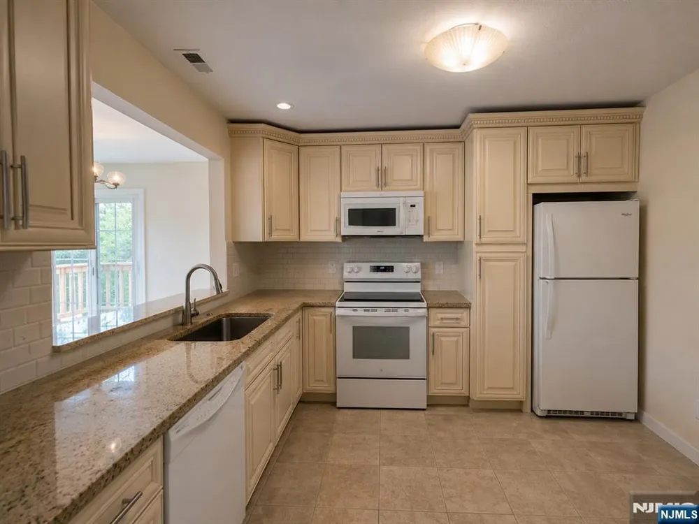 756 Charles Fort Lee, NJ 07024