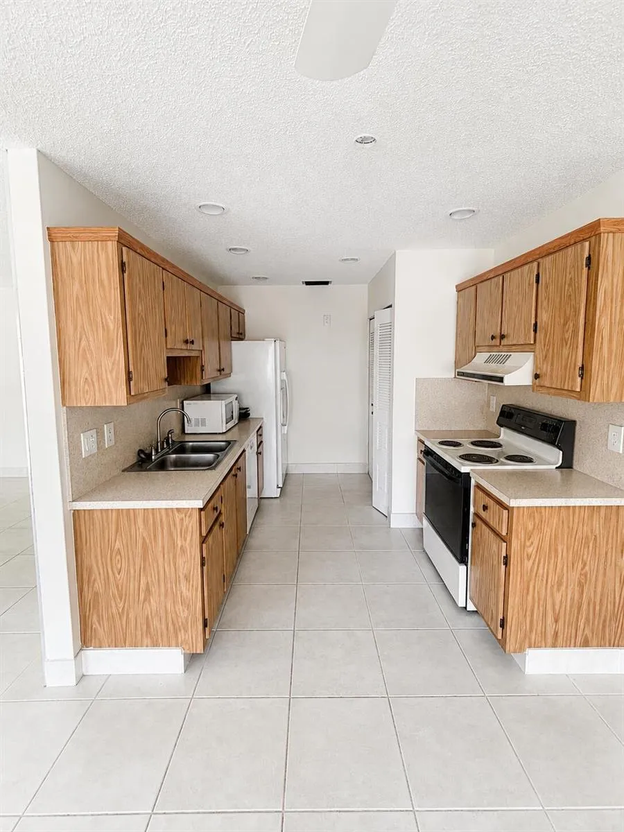 3319 AMERICO DRIVE West Palm Beach, FL 33417