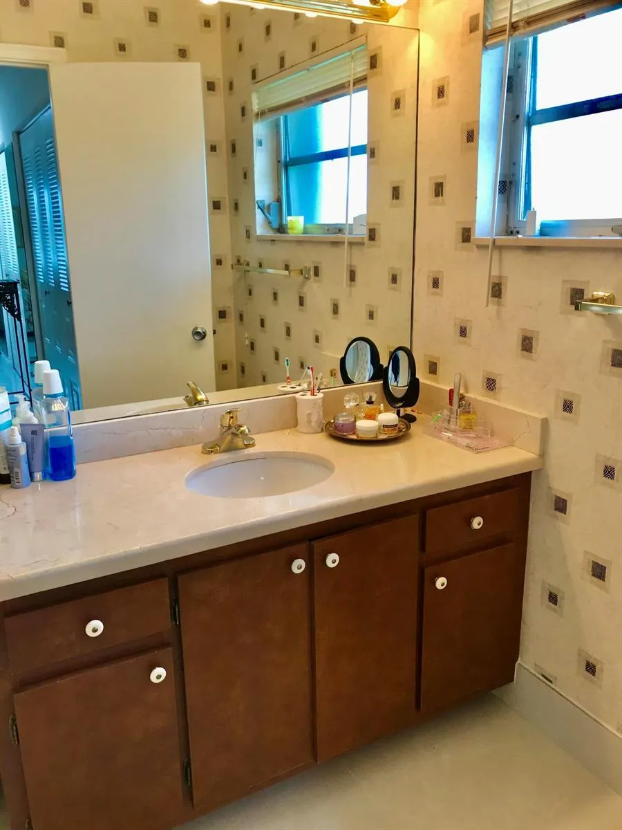 6333 STANLEY LANE Delray Beach, FL 33484