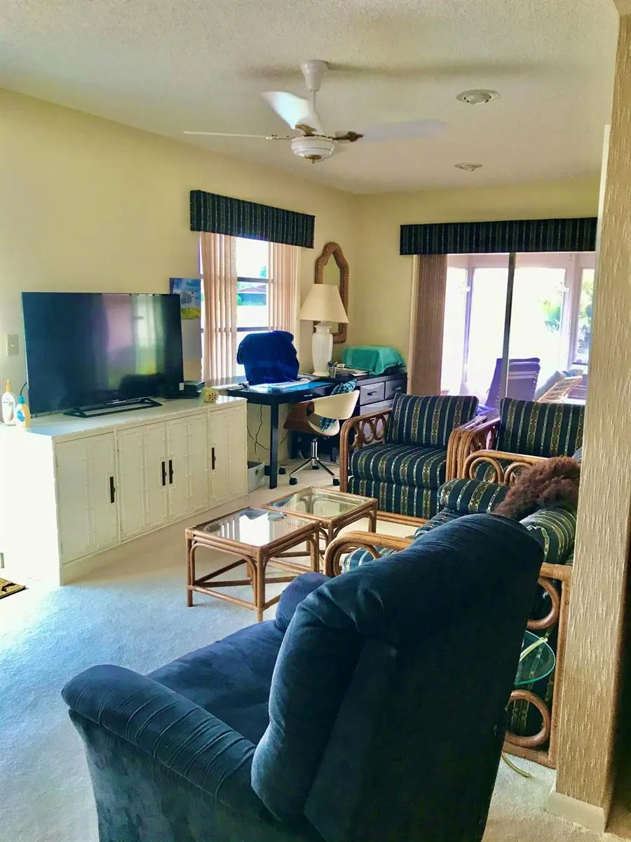 6333 STANLEY LANE Delray Beach, FL 33484