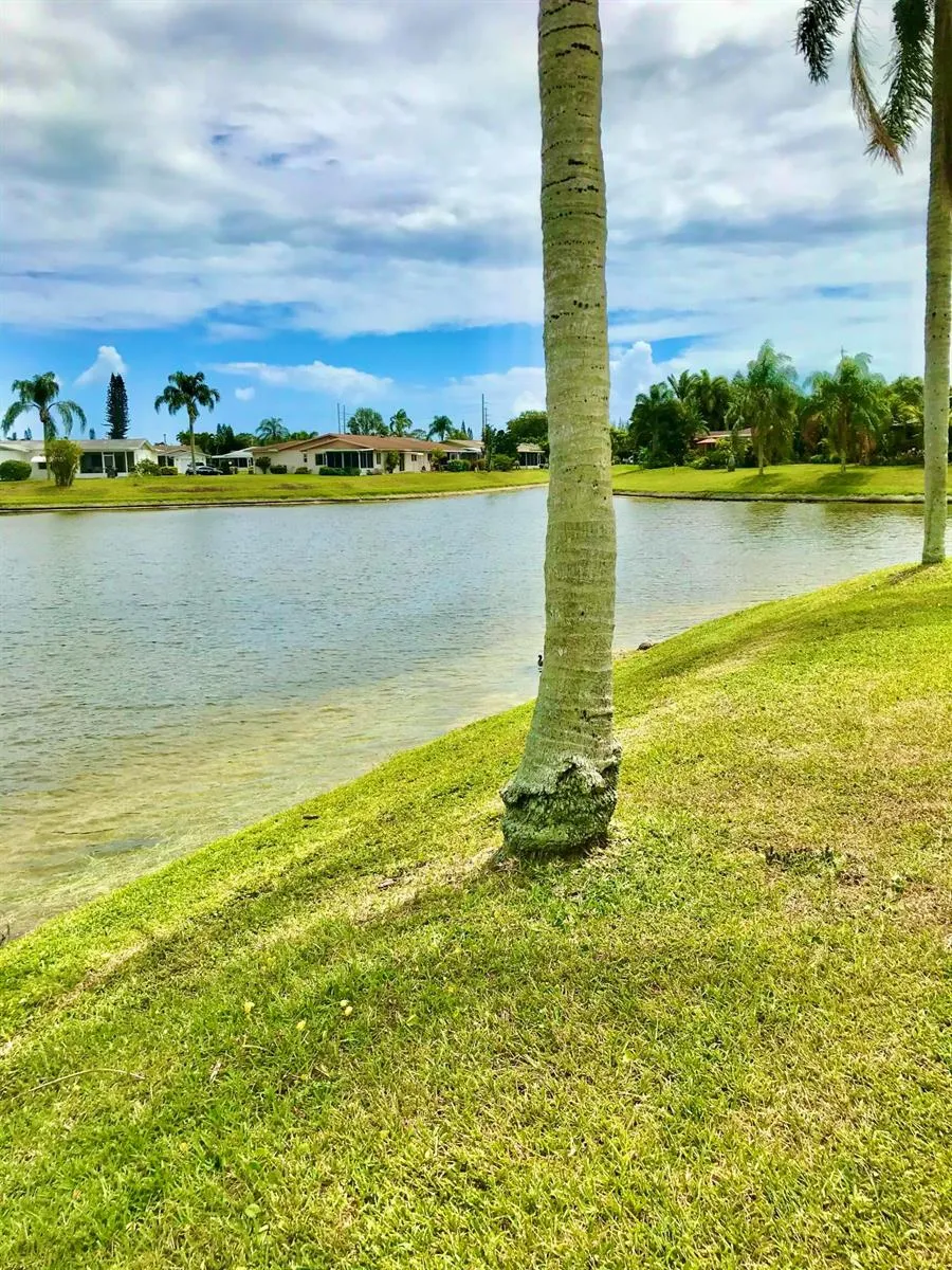 6333 STANLEY LANE Delray Beach, FL 33484