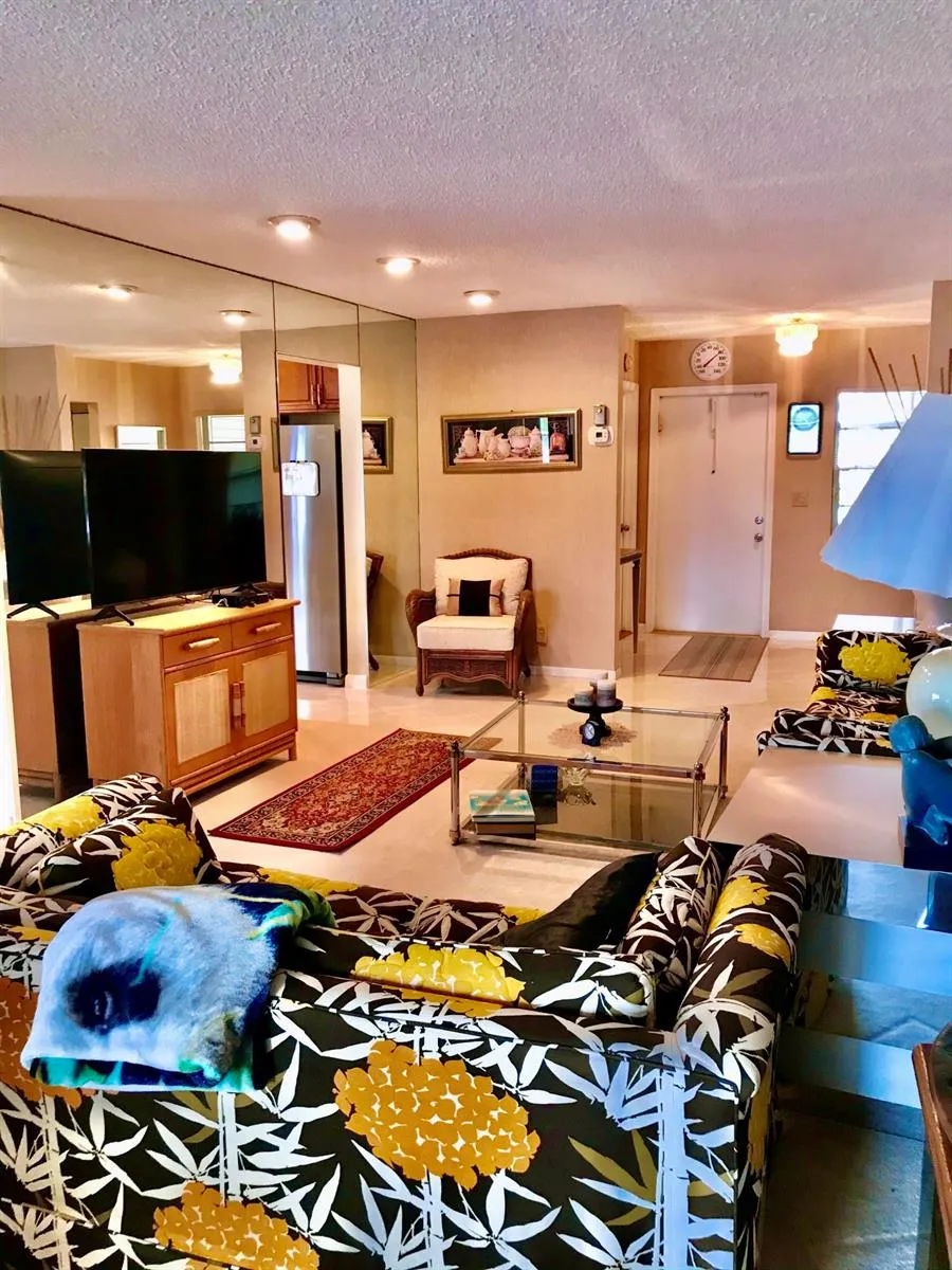 6333 STANLEY LANE Delray Beach, FL 33484