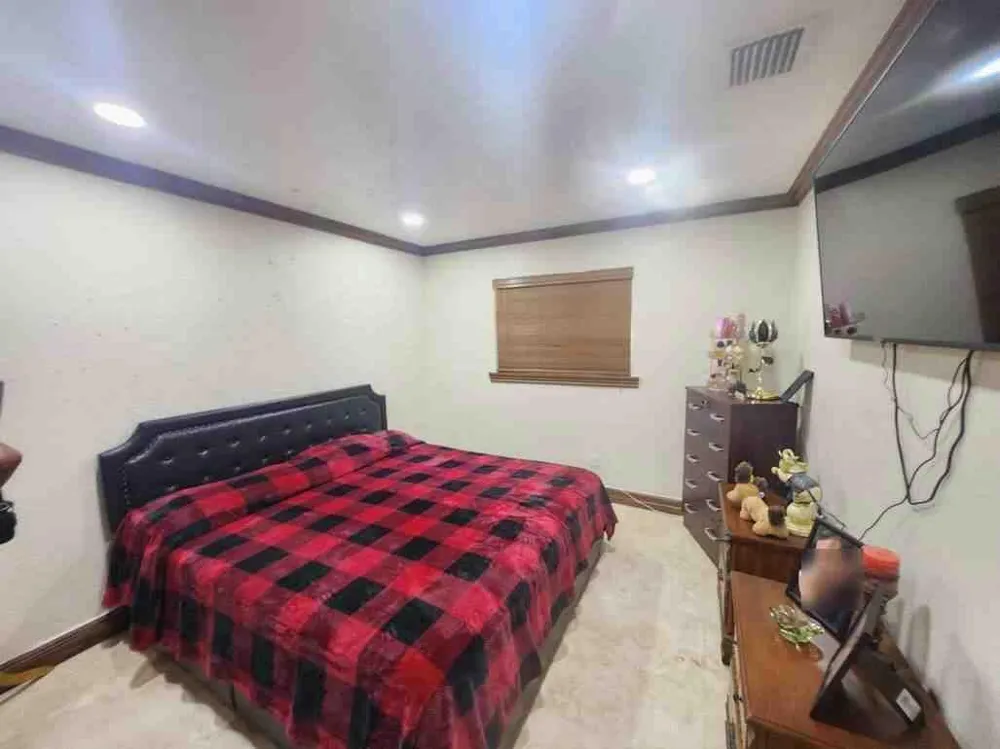 1195 NW 30TH PLACE Miami, FL 33125