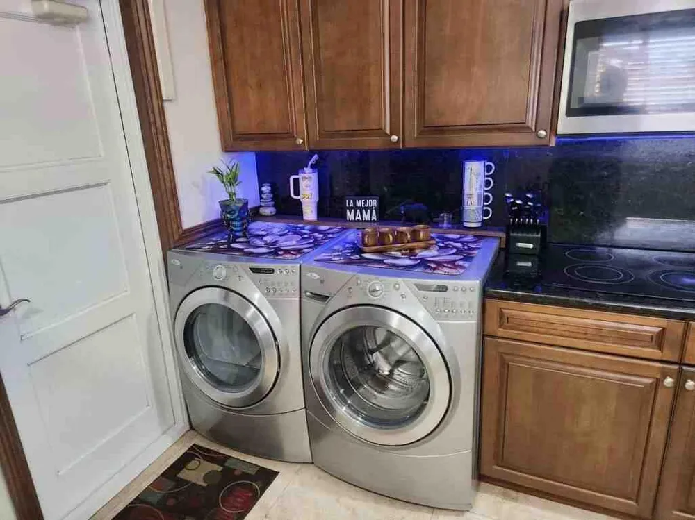 1195 NW 30TH PLACE Miami, FL 33125