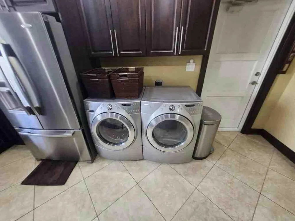 1195 NW 30TH PLACE Miami, FL 33125