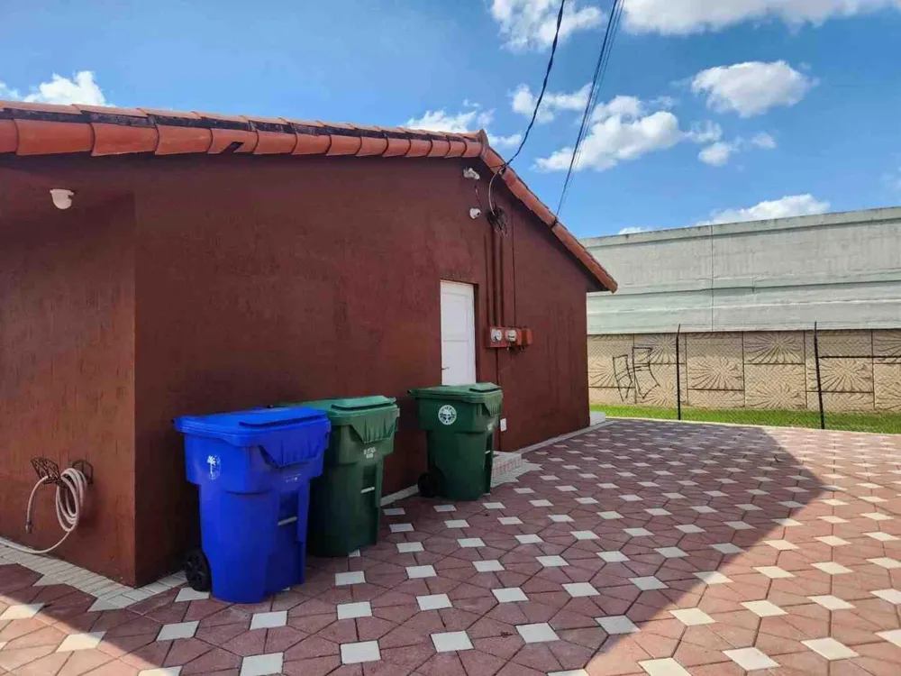 1195 NW 30TH PLACE Miami, FL 33125