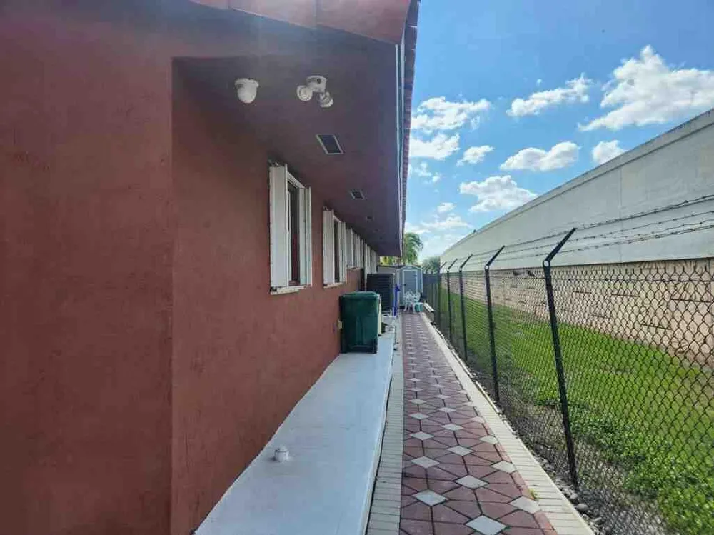 1195 NW 30TH PLACE Miami, FL 33125