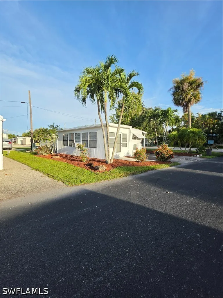 Temple Lane Naples, FL 34114