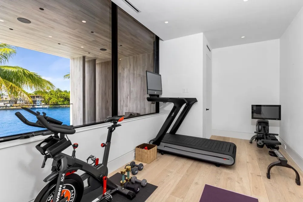 516 Mola Avenue Fort Lauderdale, FL 33301