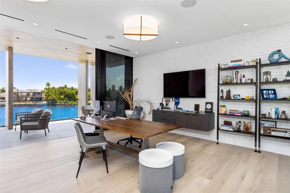 516 Mola Avenue Fort Lauderdale, FL 33301