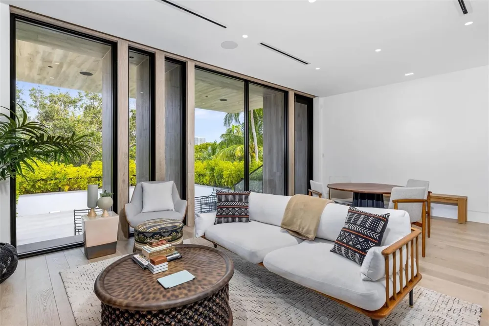 516 Mola Avenue Fort Lauderdale, FL 33301