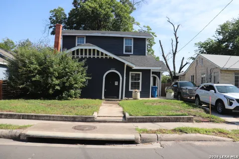 2735 E HOUSTON ST