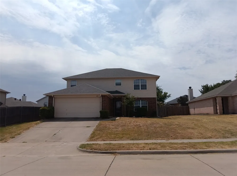 424 Heritage Drive Crowley, TX 76036
