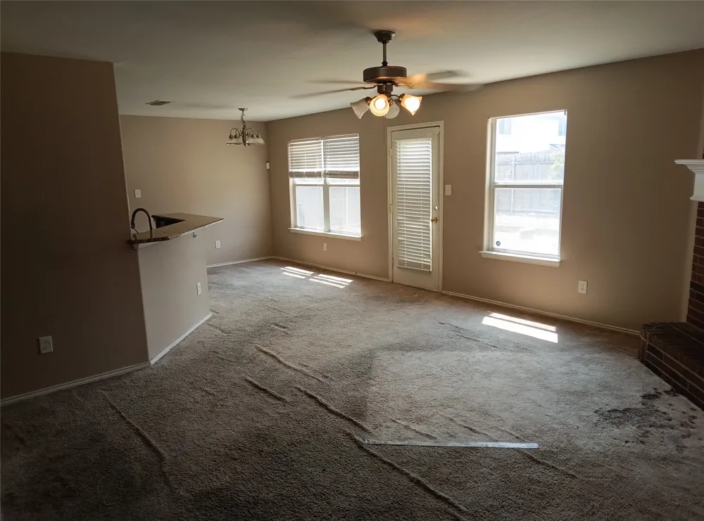 424 Heritage Drive Crowley, TX 76036