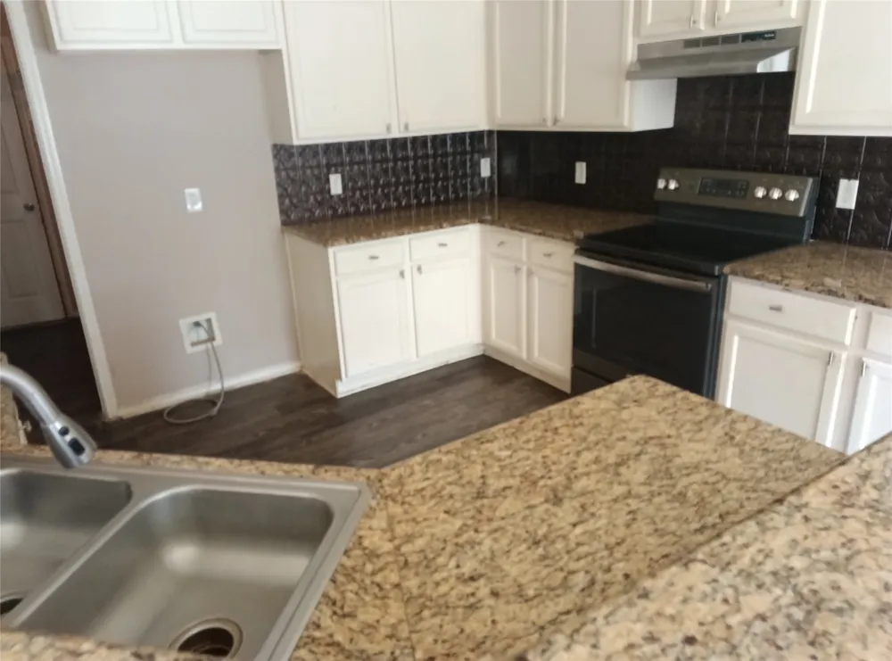 424 Heritage Drive Crowley, TX 76036