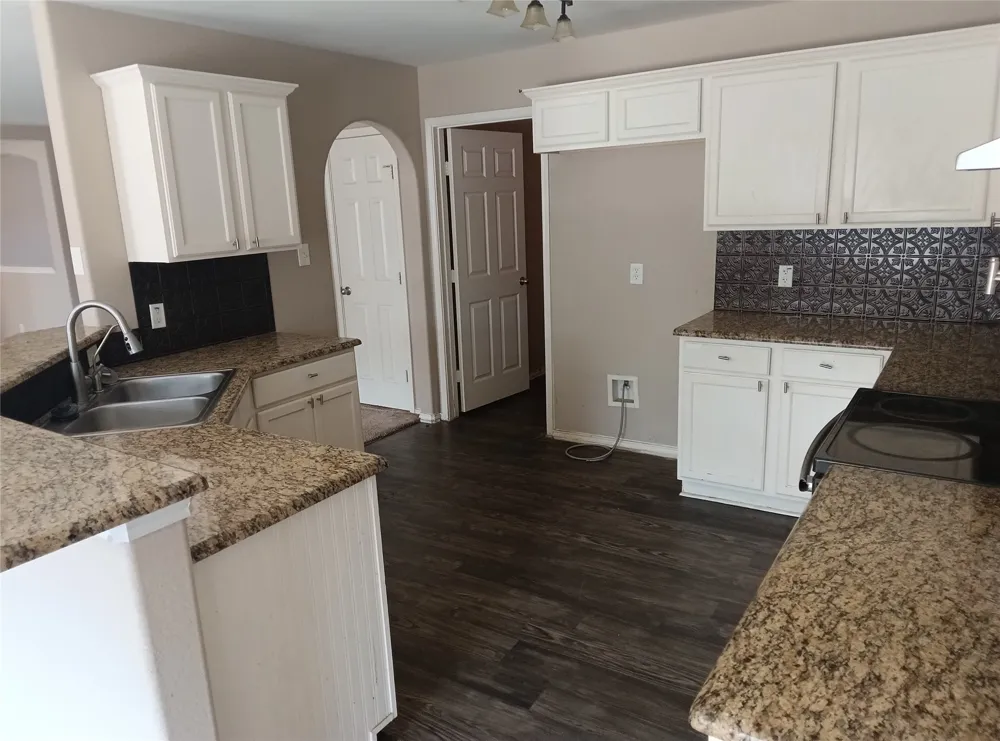 424 Heritage Drive Crowley, TX 76036