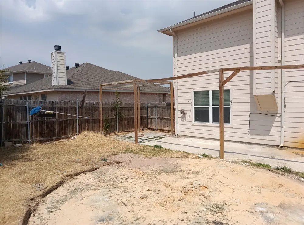 424 Heritage Drive Crowley, TX 76036