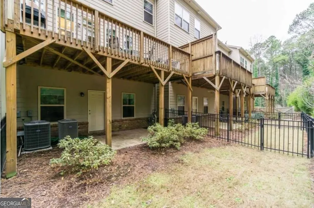 1618 Longmoor LN SE Smyrna, GA 30080