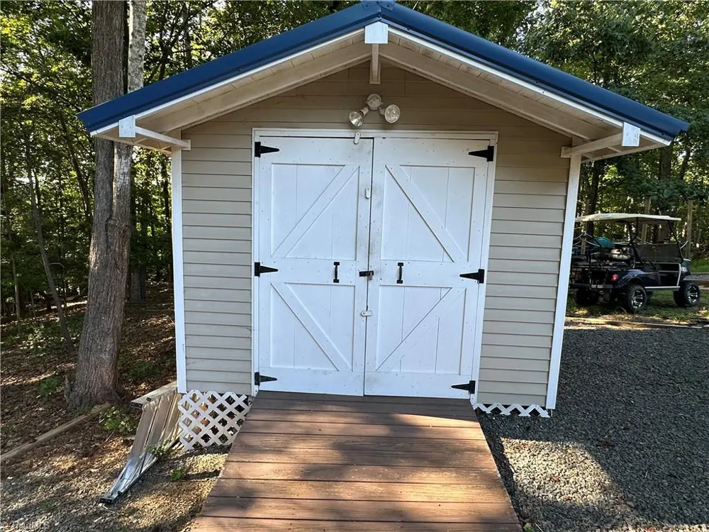 114 Walnut Circle New London, NC 28127