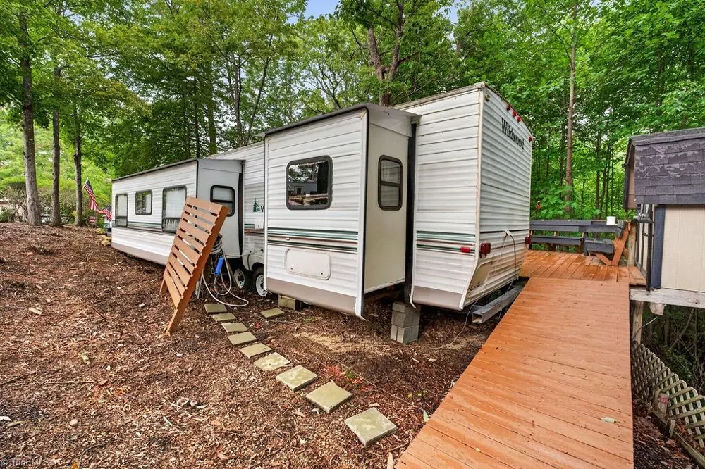 189 Club House Drive Ennice, NC 28623