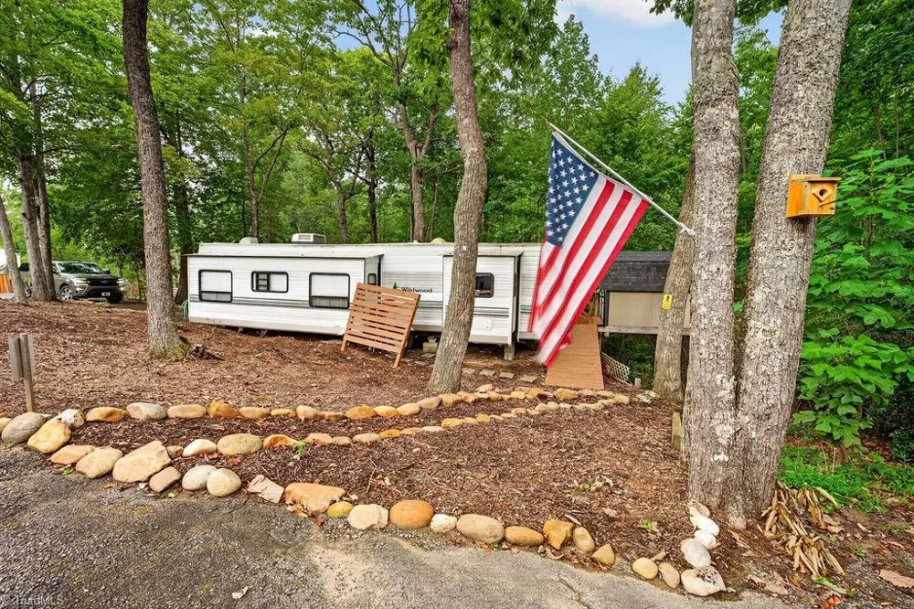 189 Club House Drive Ennice, NC 28623