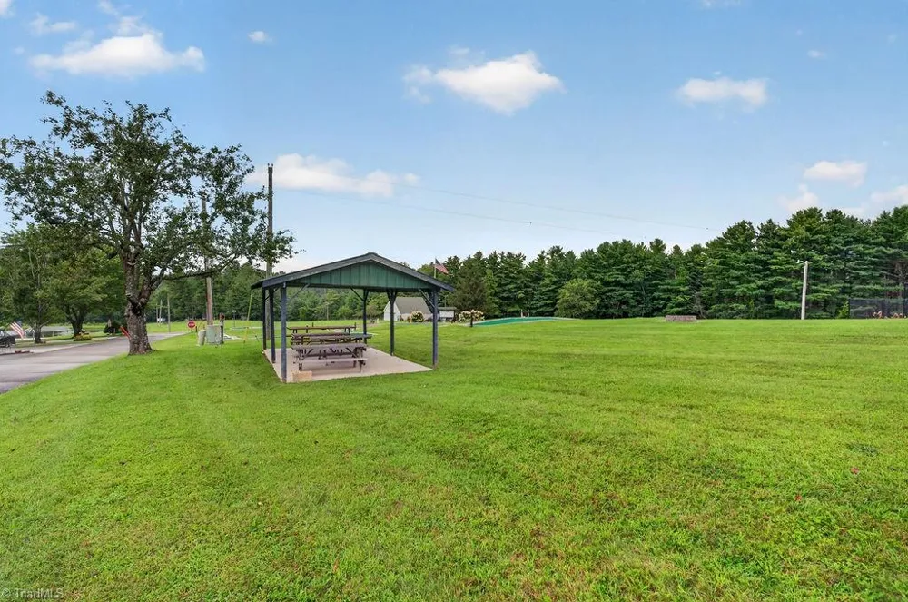 189 Club House Drive Ennice, NC 28623