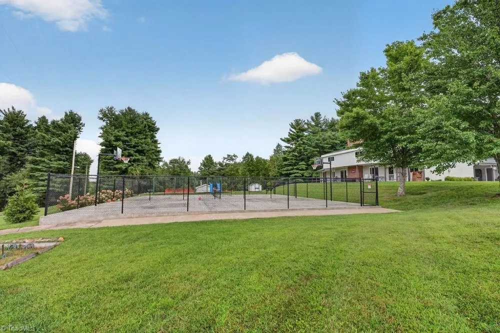 189 Club House Drive Ennice, NC 28623