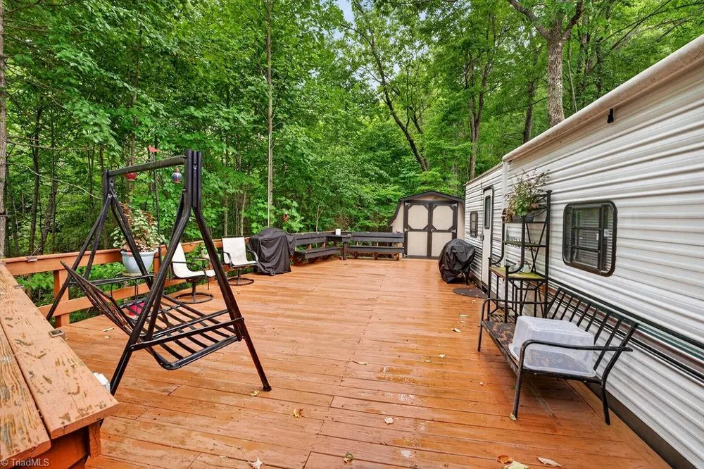 189 Club House Drive Ennice, NC 28623