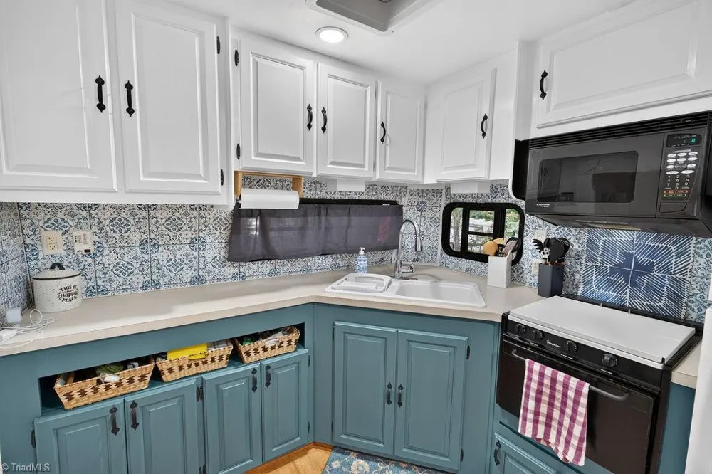 189 Club House Drive Ennice, NC 28623