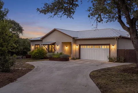 2713 Leslie Lane
