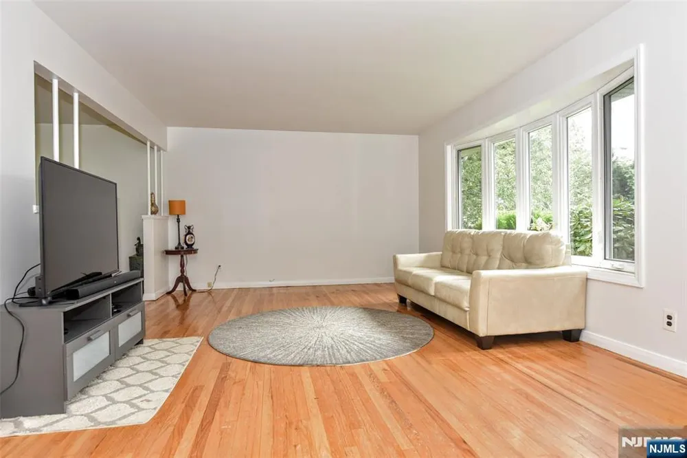 11 Kenyon Court Norwood, NJ 07648