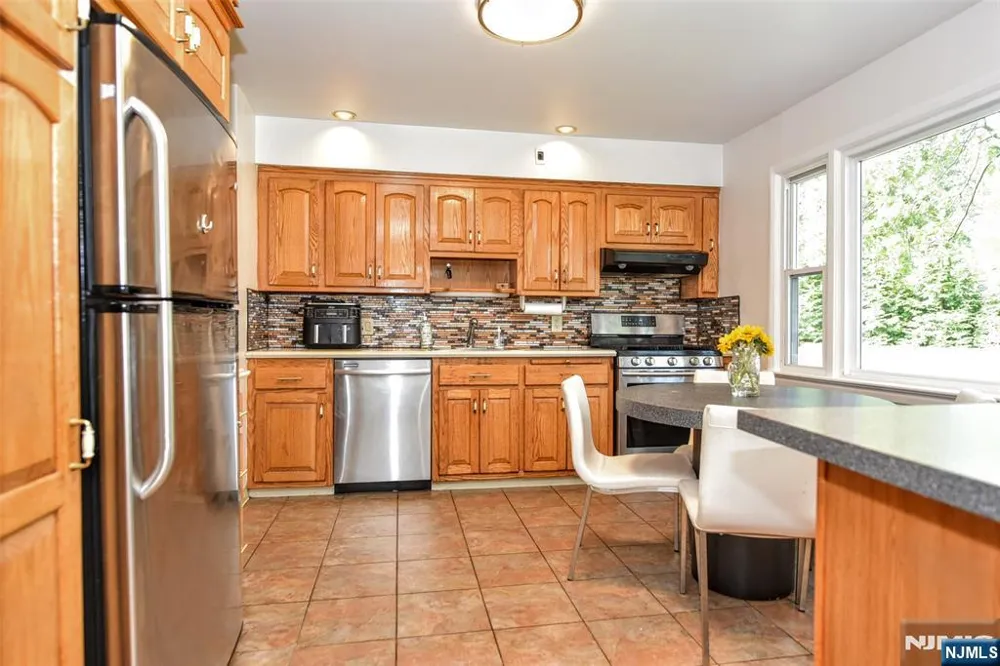 11 Kenyon Court Norwood, NJ 07648