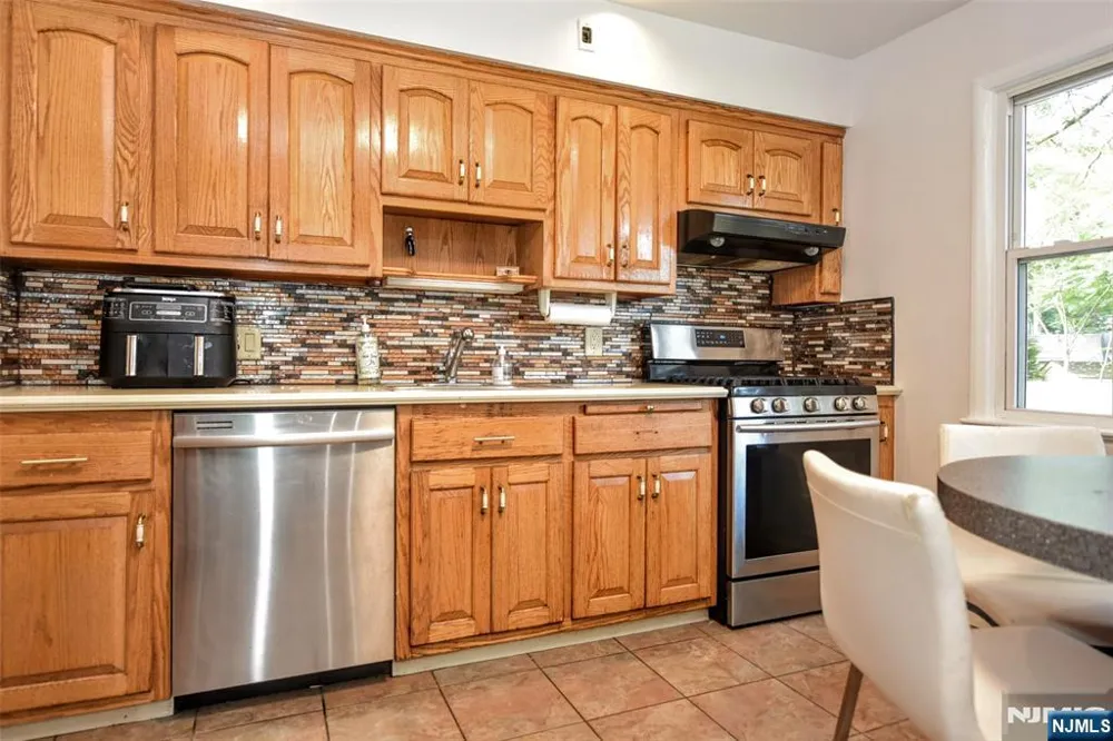 11 Kenyon Court Norwood, NJ 07648
