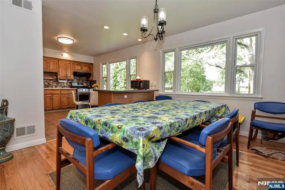 11 Kenyon Court Norwood, NJ 07648