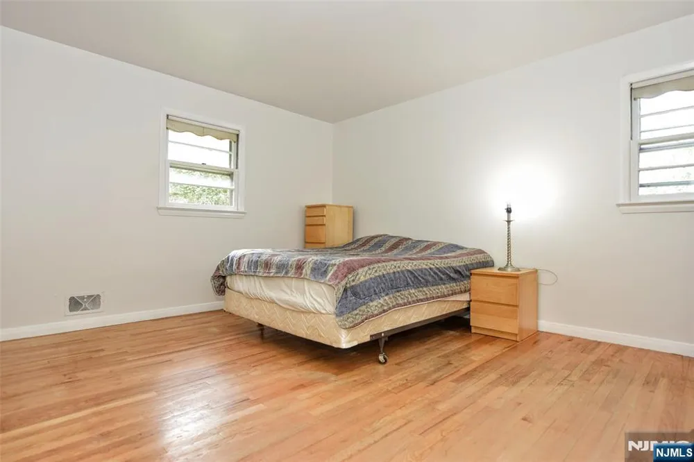 11 Kenyon Court Norwood, NJ 07648
